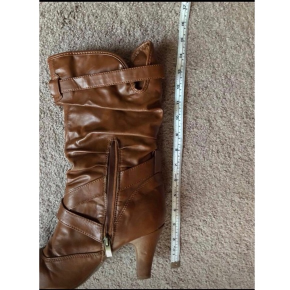 Brown heeled boots with side zipper - Picture 5 of 5